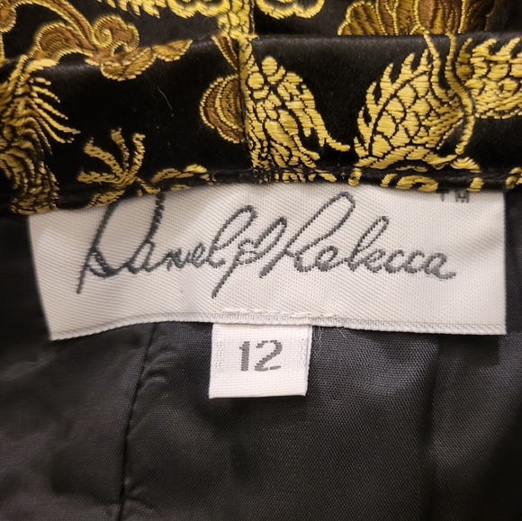 Daniel & Rebecca gold dragon skirt - Picture 6 of 7